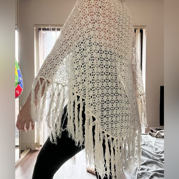 Vintage Handmade Triangular Shawl - Picture 3 of 7